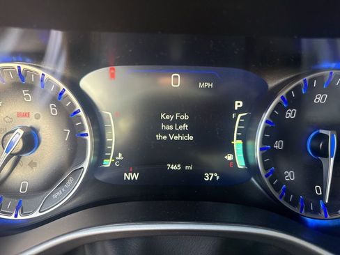 Used 2026 Chrysler Pacifica Select image 14