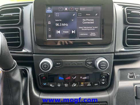 Used 2025 RAM ProMaster 2500 w/ Convenience Group FWD image 7