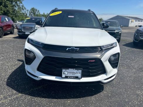 Used 2023 Chevrolet TrailBlazer RS w/ Sun and Liftgate Package FWD image 2