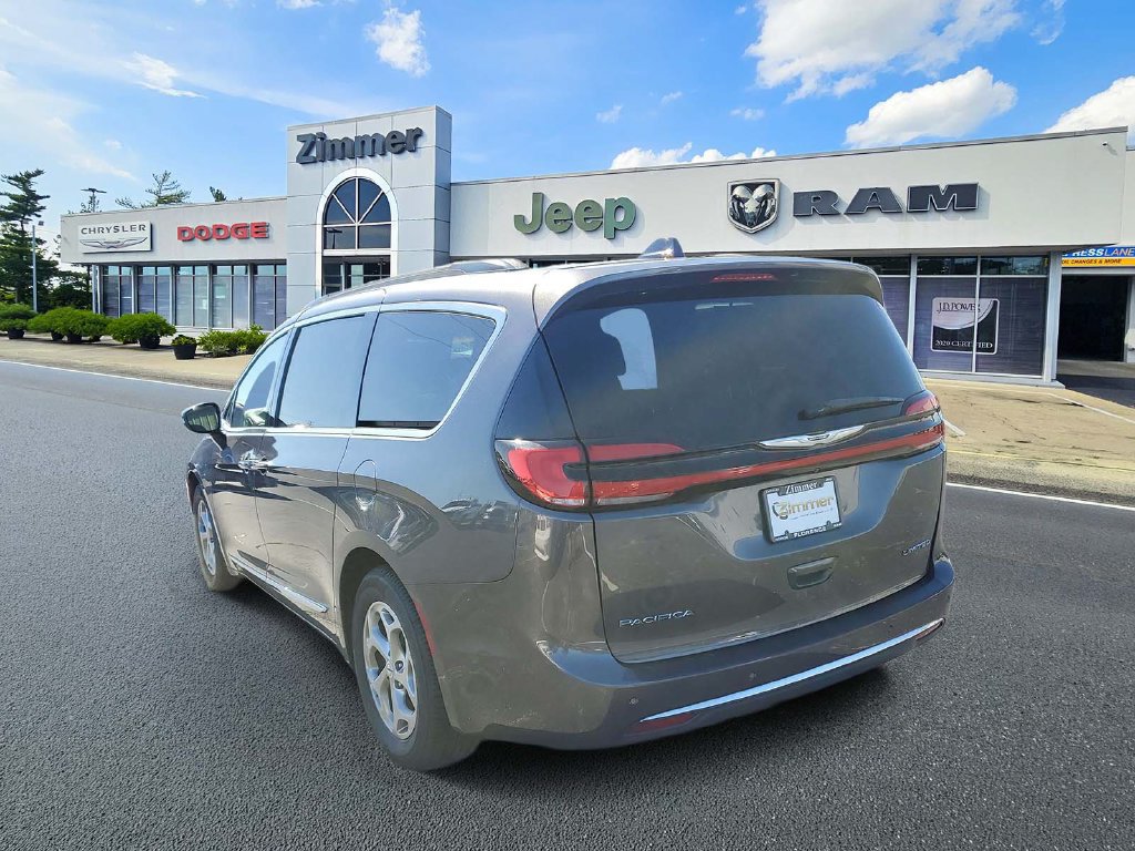 Certified 2023 Chrysler Pacifica Limited FWD image 3
