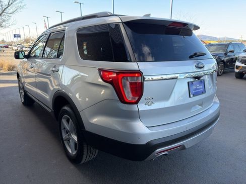 Used 2017 Ford Explorer XLT image 12