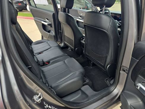 Used 2023 Mercedes-Benz GLB 250 4MATIC w/ Premium Package image 15