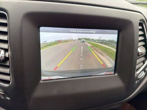 Used 2019 Jeep Compass Latitude w/ Popular Equipment Group AWD/4WD image 12