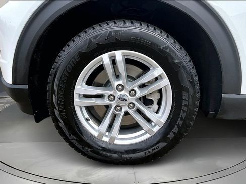 Used 2023 Ford Explorer XLT AWD/4WD image 31