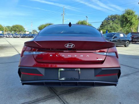 Used 2025 Hyundai Elantra Blue image 23