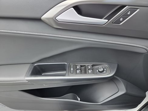 New 2026 Volkswagen Taos SE FWD image 21