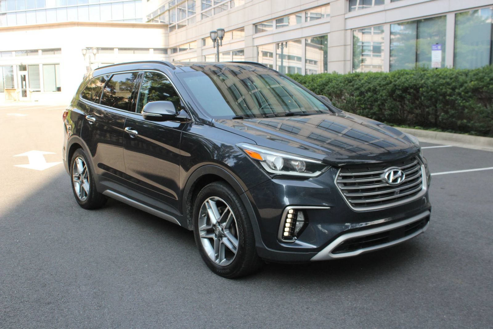 Used 2017 Hyundai Santa Fe Limited AWD/4WD image 1
