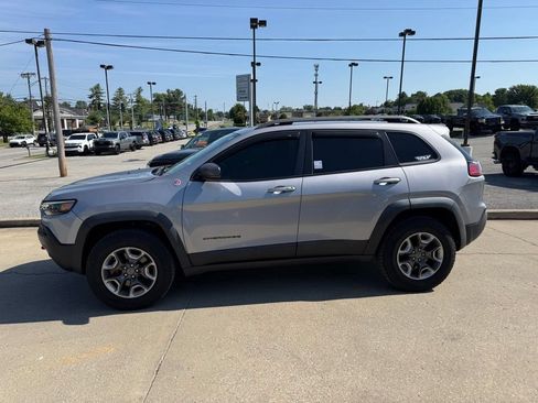 Used 2019 Jeep Cherokee Trailhawk w/ Cold Weather Group AWD/4WD image 9