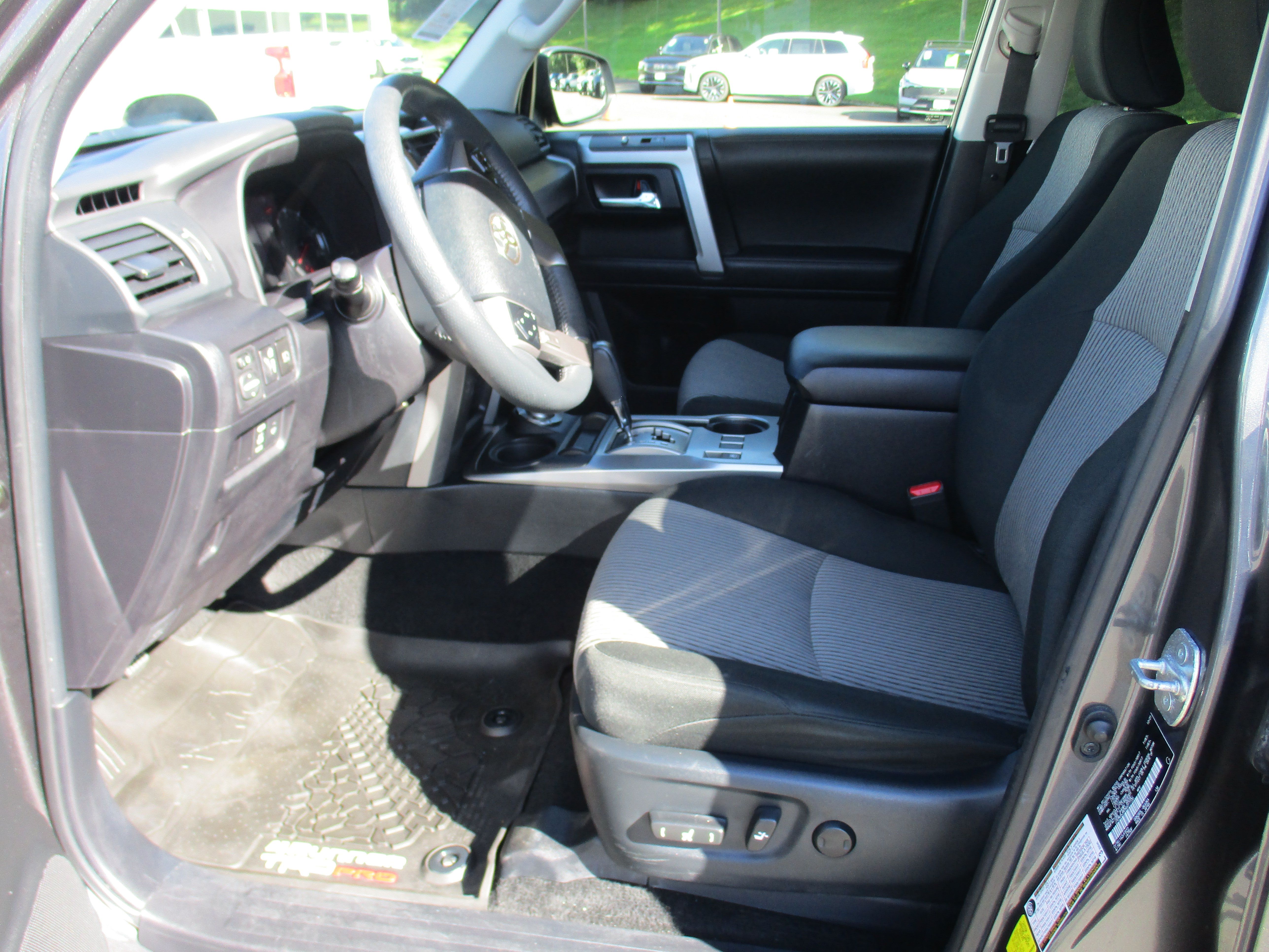 Used 2022 Toyota 4Runner SR5 AWD/4WD image 11