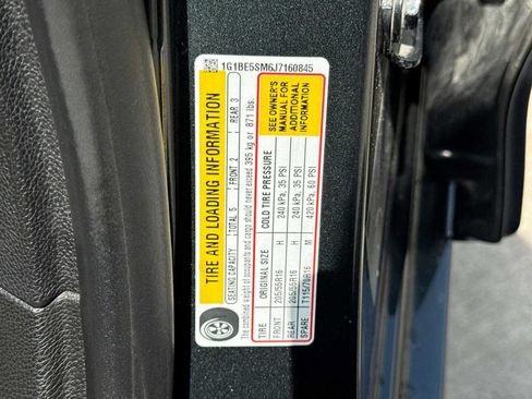 Used 2018 Chevrolet Cruze LT w/ Convenience Package FWD image 35
