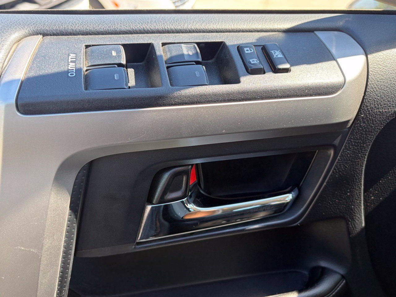 Used 2015 Toyota 4Runner SR5 AWD/4WD image 6