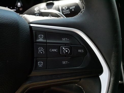 Used 2023 Jeep Grand Cherokee Laredo X AWD/4WD image 25