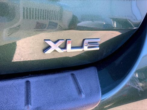 Used 2023 Toyota Highlander XLE image 9