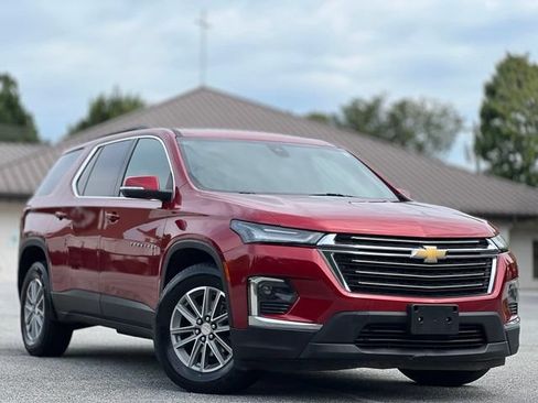 Used 2023 Chevrolet Traverse LT AWD/4WD image 3