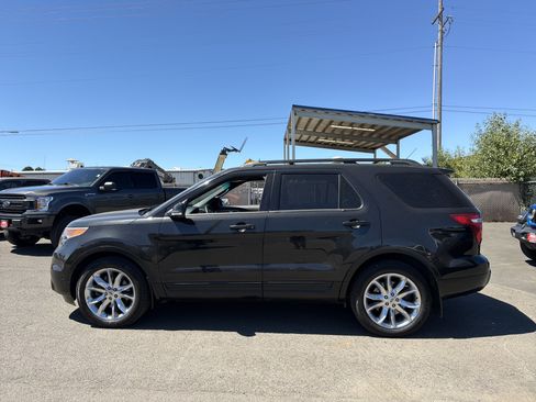 Used 2014 Ford Explorer Limited w/ Equipment Group 302A AWD/4WD image 2