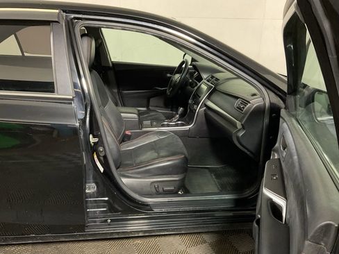 Used 2015 Toyota Camry XSE w/ Moonroof Package image 32