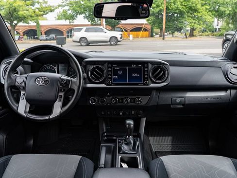 Used 2020 Toyota Tacoma TRD Off-Road w/ Technology Package AWD/4WD image 10