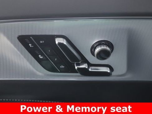 Used 2024 Cadillac Lyriq Tech RWD image 19