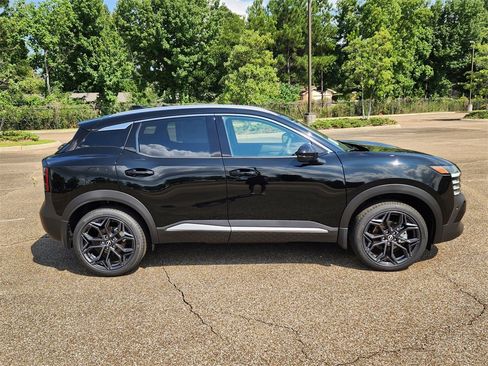 New 2025 Nissan Kicks SR w/ SR Premium Package image 16