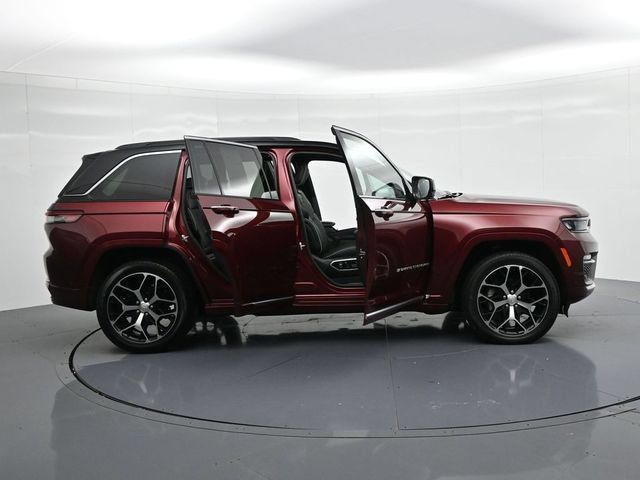 Used 2025 Jeep Grand Cherokee Summit AWD/4WD image 26