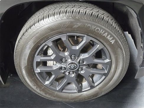 Used 2025 Toyota Sequoia Platinum image 9