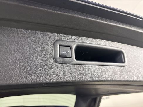 Used 2021 Toyota Highlander XLE image 25