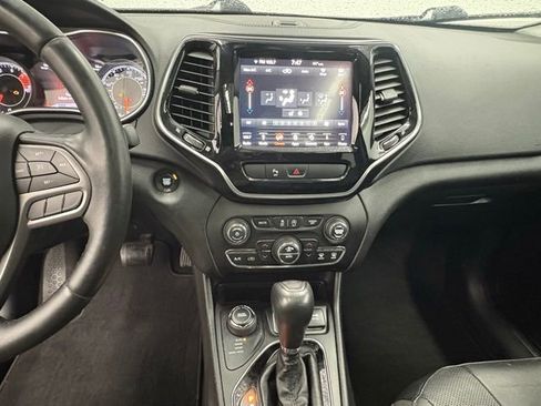 Used 2019 Jeep Cherokee Limited image 19
