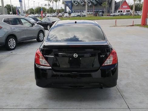 Used 2017 Nissan Versa SV image 5