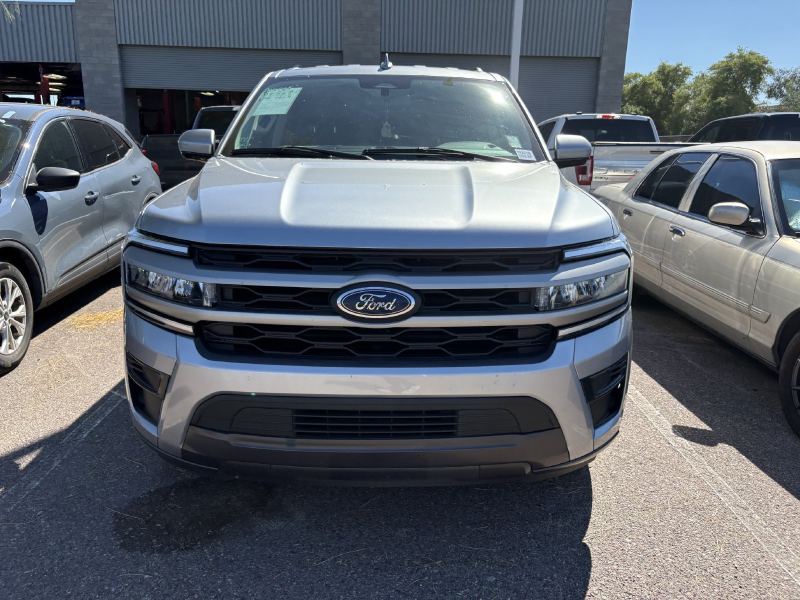 Used 2024 Ford Expedition Max XLT AWD/4WD image 2