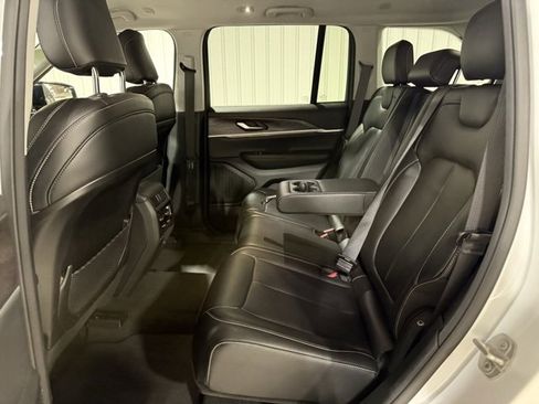 Used 2023 Jeep Grand Cherokee Limited image 28