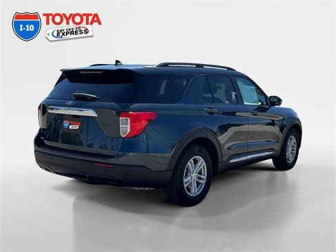 Used 2024 Ford Explorer XLT image 5