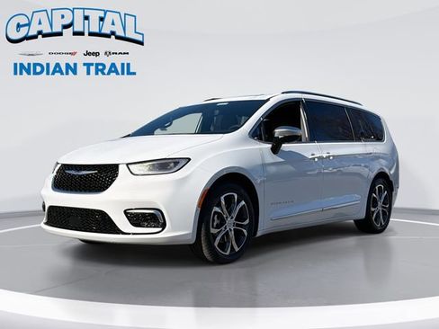 New 2026 Chrysler Pacifica Pinnacle image 1