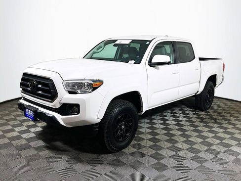 Certified 2021 Toyota Tacoma SR5 AWD/4WD image 4