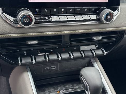 New 2026 Chevrolet Colorado ZR2 w/ Technology Package AWD/4WD image 20