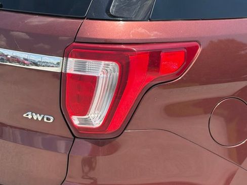 Used 2018 Ford Explorer XLT w/ Equipment Group 201A AWD/4WD image 13