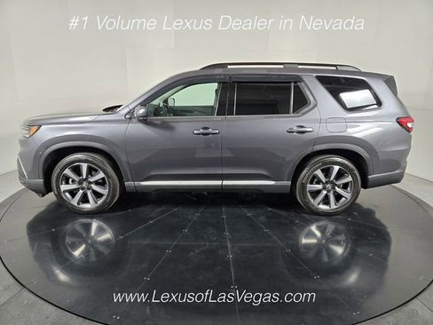 Used 2025 Honda Pilot Touring image 3