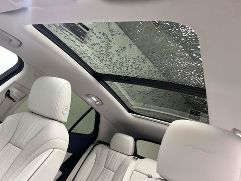 Certified 2025 Buick Envision Avenir AWD/4WD image 6