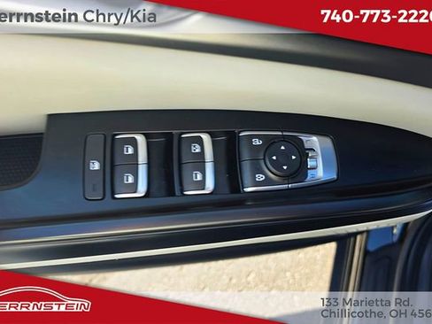 Used 2024 Kia Carnival LX FWD image 12