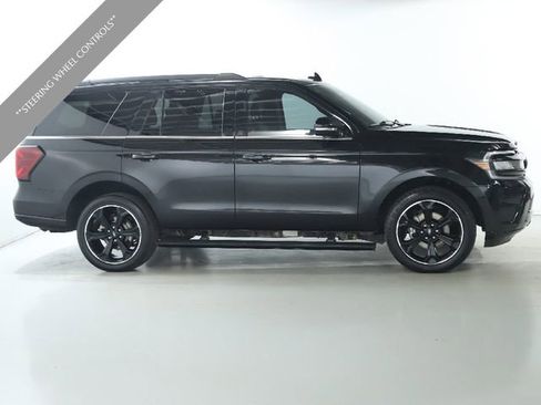 Used 2022 Ford Expedition Limited image 11
