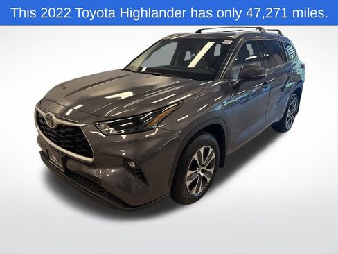 Used 2022 Toyota Highlander XLE image 1