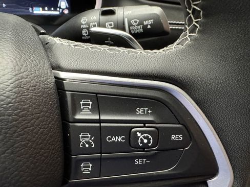 Used 2023 Jeep Grand Cherokee L Laredo AWD/4WD image 15