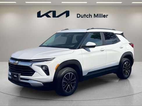 Used 2025 Chevrolet TrailBlazer LT AWD/4WD image 3
