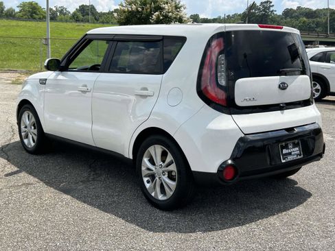 Used 2016 Kia Soul + FWD image 3