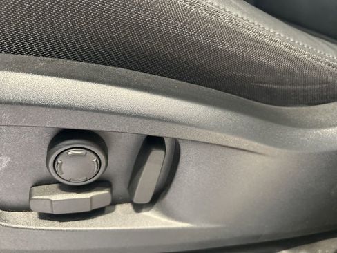 Used 2025 Land Rover Defender 110 S image 6