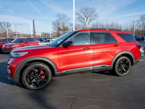 Used 2023 Ford Explorer ST w/ Equipment Group 401A image 3