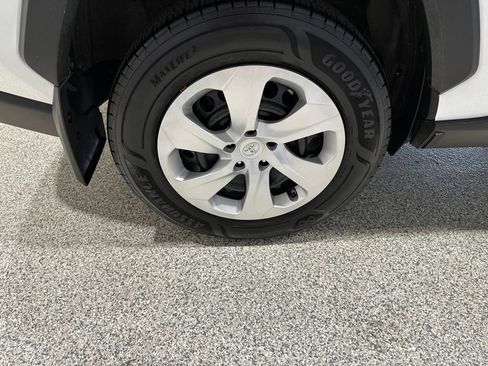 Used 2023 Toyota RAV4 LE AWD/4WD image 21
