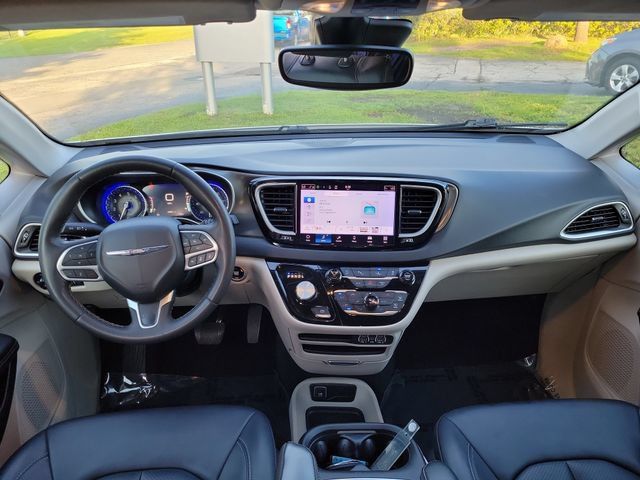 Used 2024 Chrysler Pacifica Touring-L FWD image 10