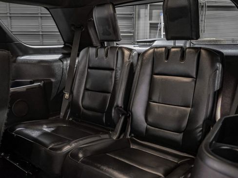 Used 2017 Ford Explorer XLT w/ Equipment Group 202A image 38