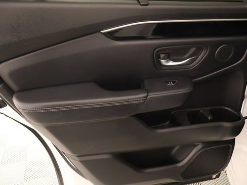 Used 2024 Honda Pilot Touring image 19