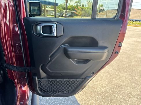 Used 2021 Jeep Gladiator Sport AWD/4WD image 17